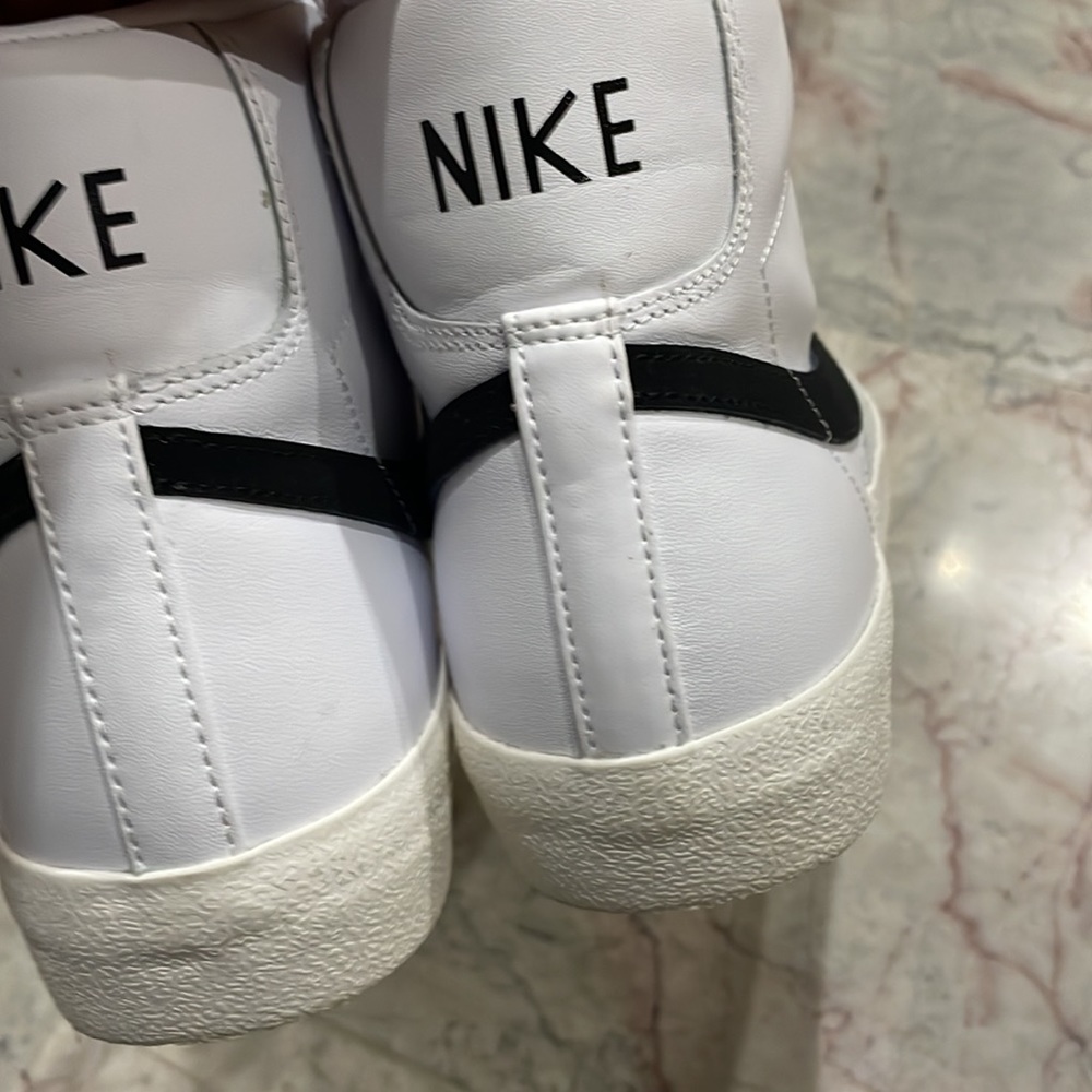 Nike Blazer Mid 77vintage grade school 6y 8 women - Picture 11 of 16